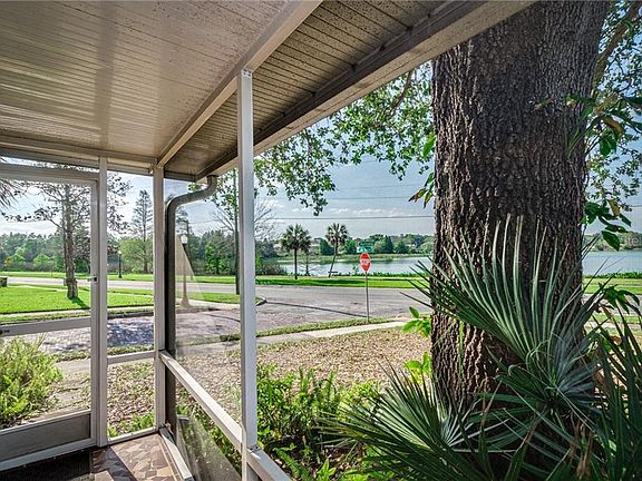 4th image of 90 Lake Hunter Dr