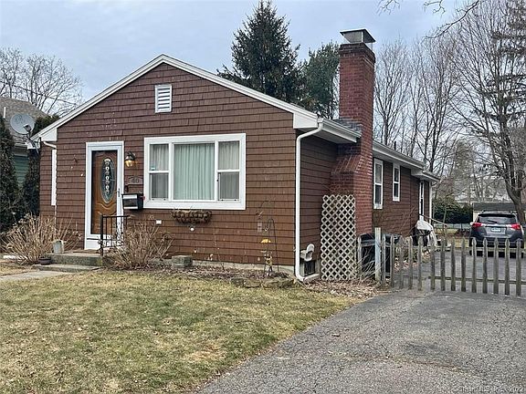 2nd image of 40 Courtland St