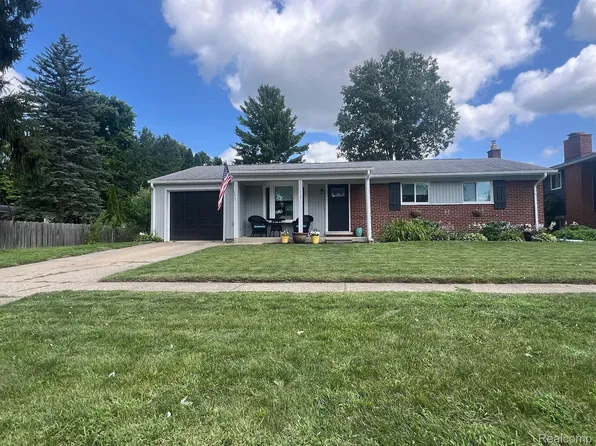 2727 Orenda St, Commerce Township, MI 48382