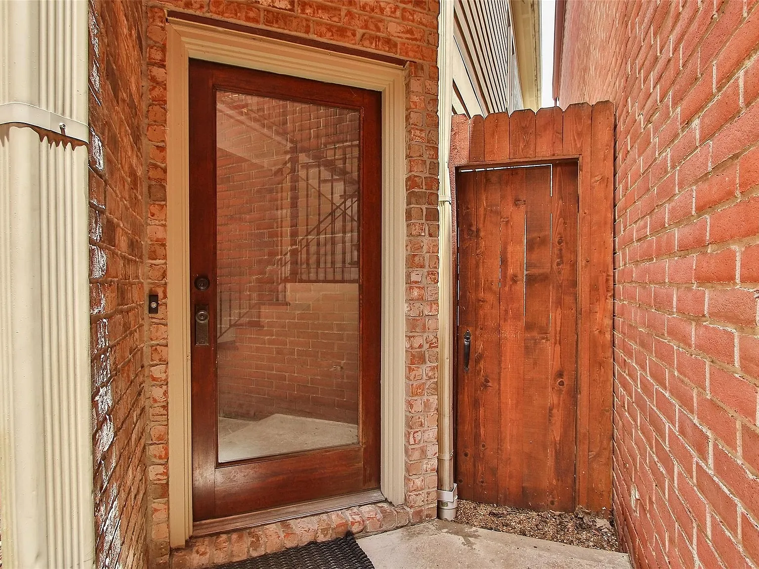 3 bed, 2.5 bath, 2206 sqft, $3,200 — Photo 4