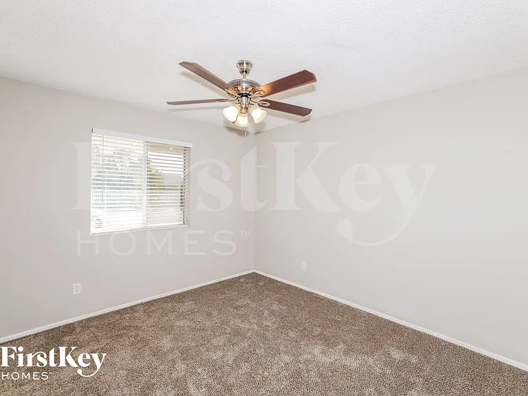 7646 N 37th Ave — Photo 16