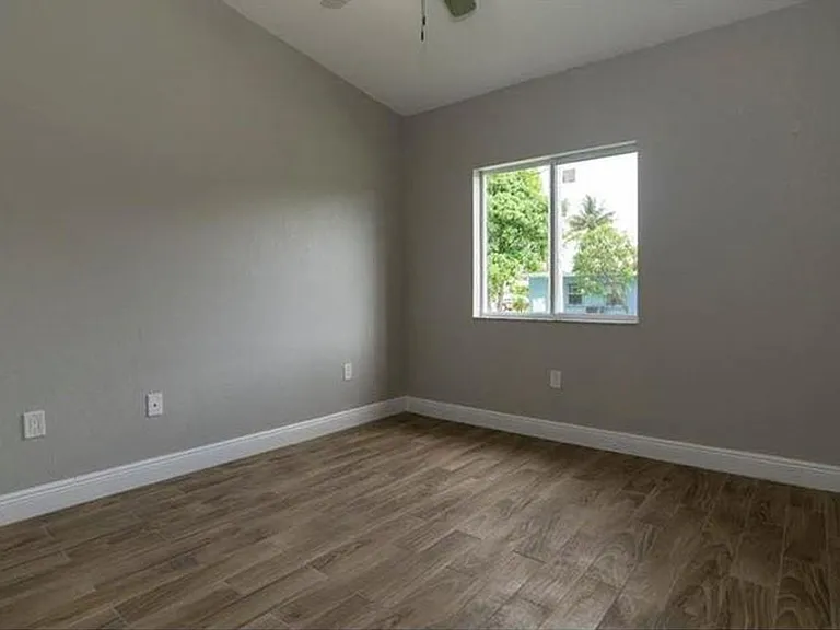 1138 NW 1st Ave — Photo 13