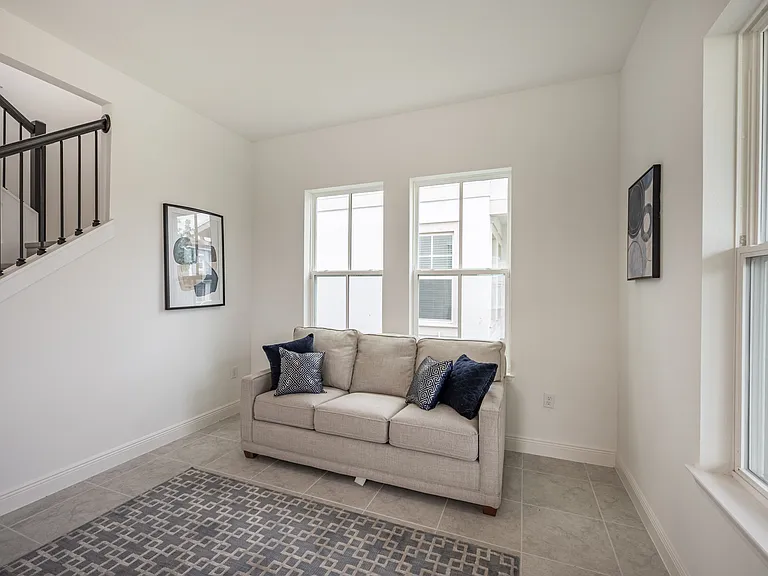 10132 Peebles St — Photo 5