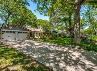 637 Post Oak Dr, Hurst, TX 76053
