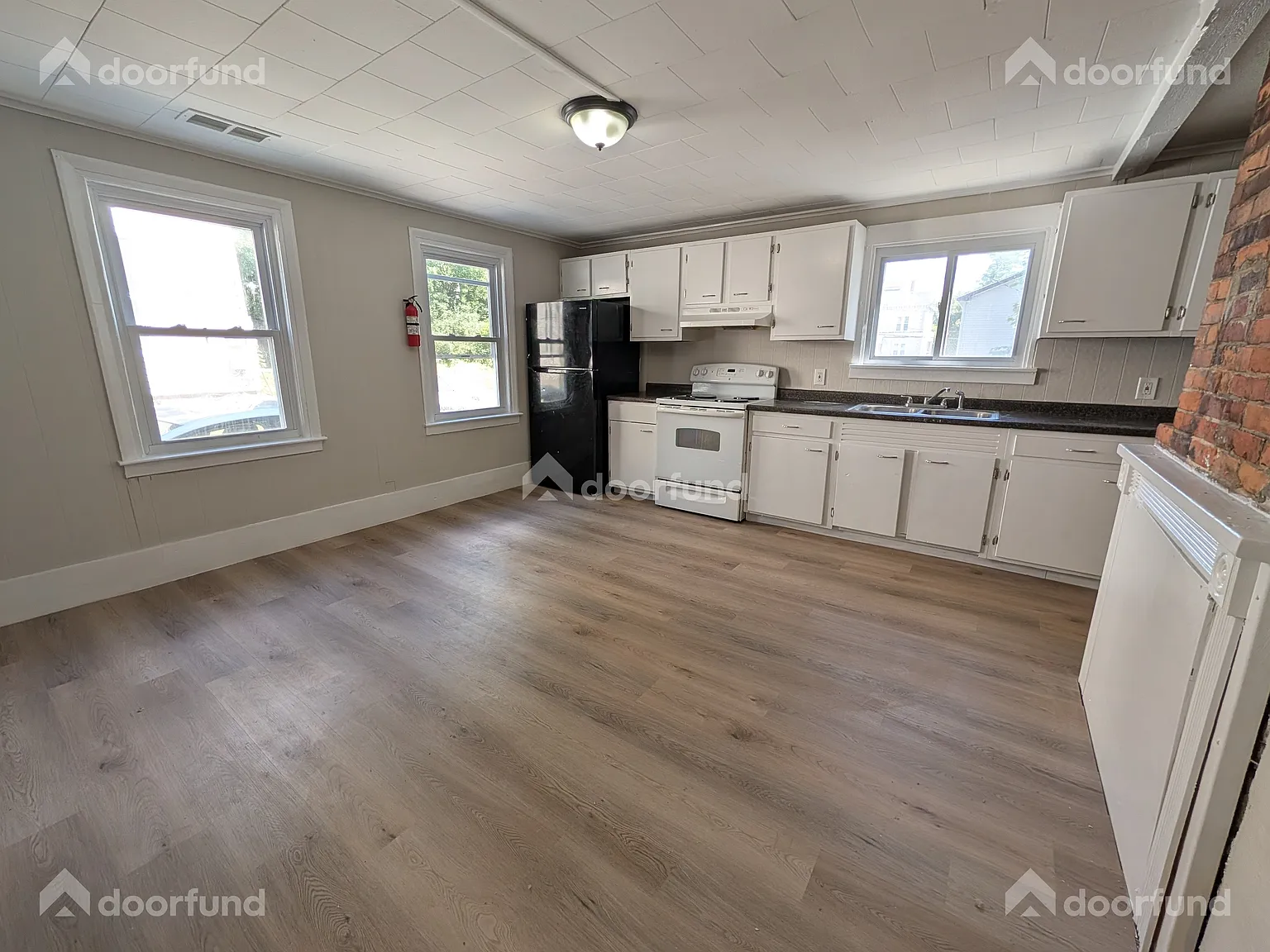 3 bed, $1,550 — Photo 2