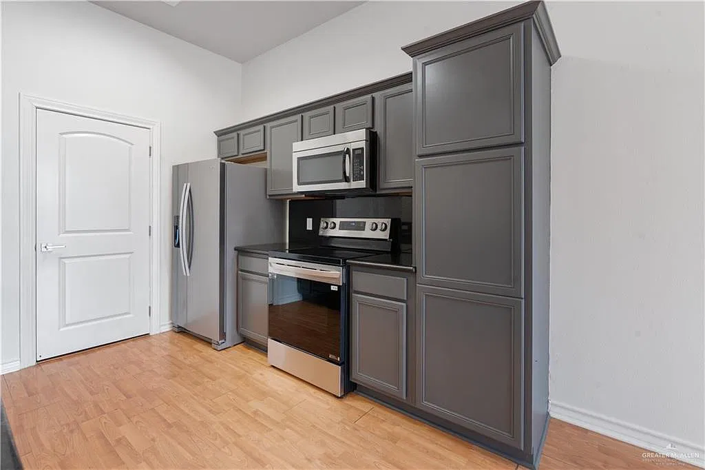 3 bed, 2.0 bath, 1713 sqft, $1,700 — Photo 4