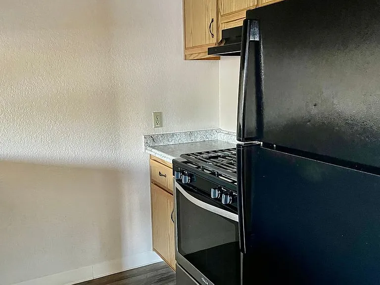 Hollister Apartment Complex — Photo 5