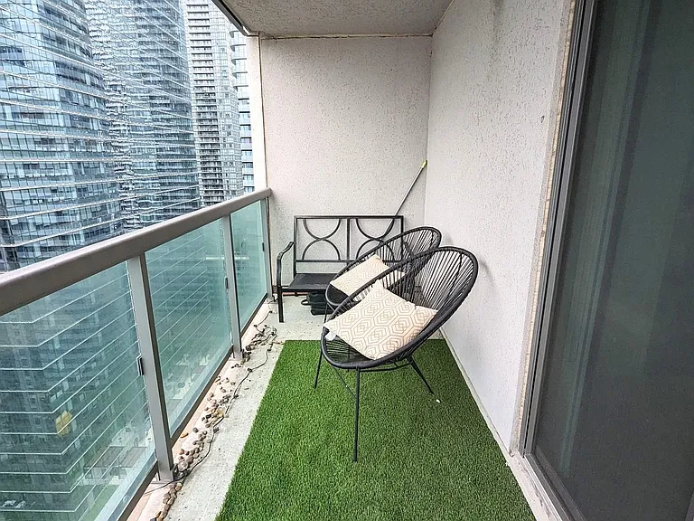 19 Grand Trunk Cres #3302 — Photo 5