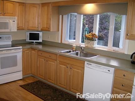 Eat in kitchen with solid maple cabinets