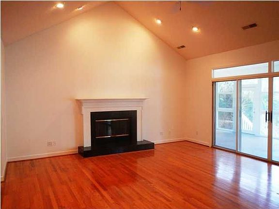 4th image of 702 W Ashley Ave