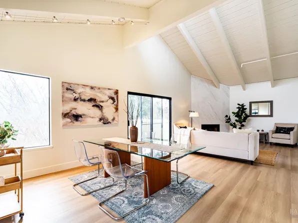 1 Acorn Circle, Petaluma, CA 94952