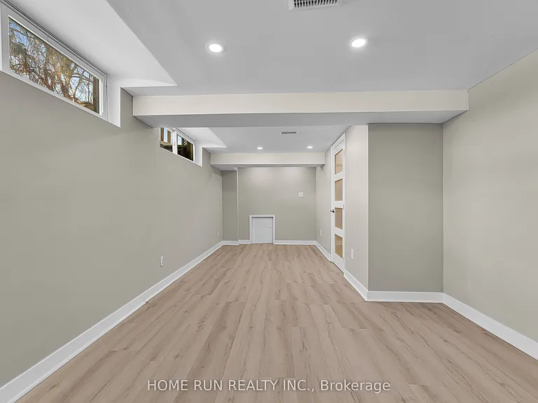 1259 Meadowlands Dr E — Photo 40