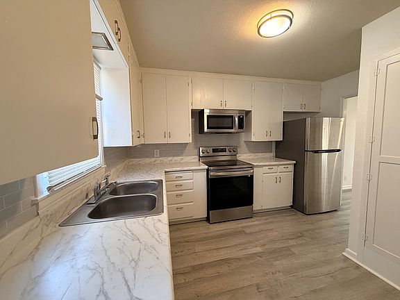 4th image of 613 W Estes Ave