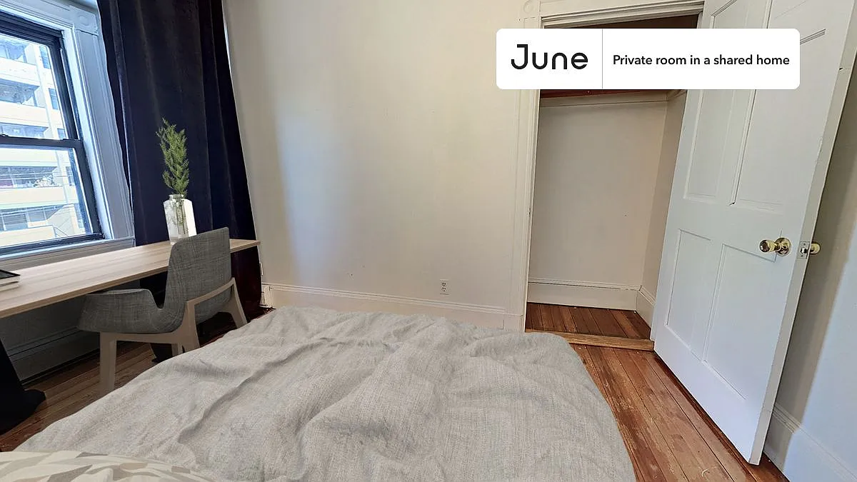 Full bedroom in 6 bed/2 bath home in Brighton #375 2B — Photo 3