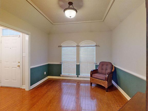2nd image of 6702 Palisades Dr
