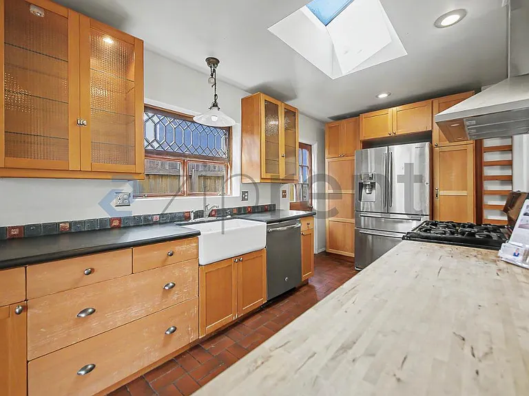 2504 Palm Ave — Photo 8