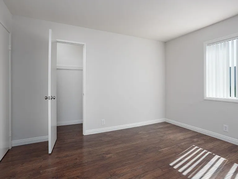 5161 Riverton Ave #108 — Photo 12