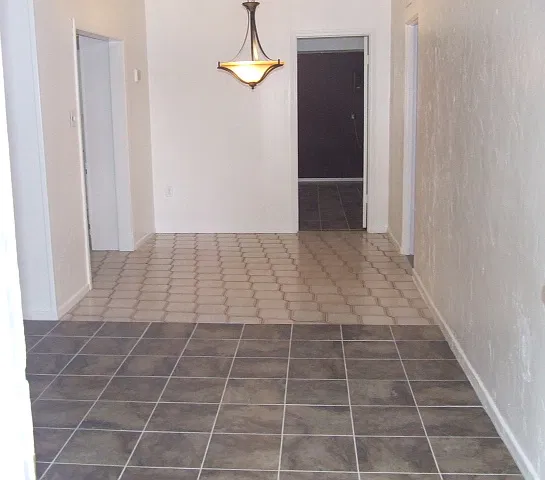 3 bed, 1090 sqft, $1,950 — Photo 2