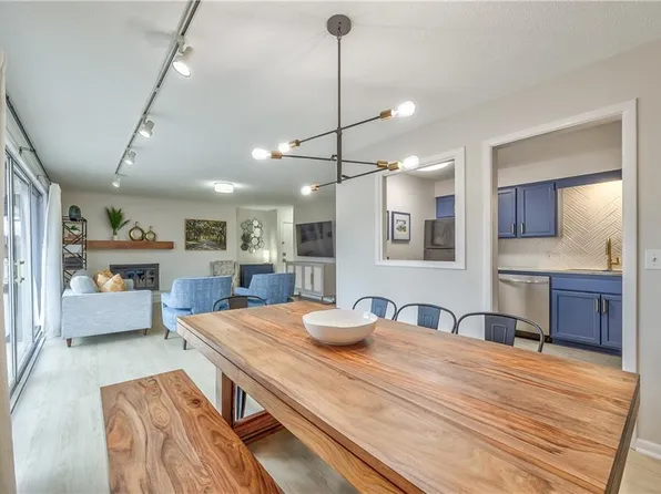 8718 Metcalf Ave APT 102, Overland Park, KS 66212