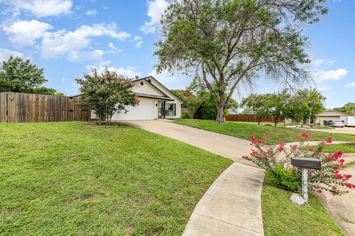 Building Photo - 1700 Delaford Cir