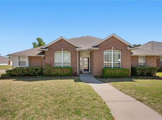 800 Abigail Ln, Yukon, OK 73099