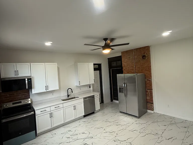 1008 Amsterdam Rd #2 — Photo 2