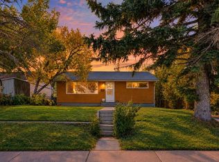 411 N 33rd Ave NE, Calgary, AB T2E 2J2