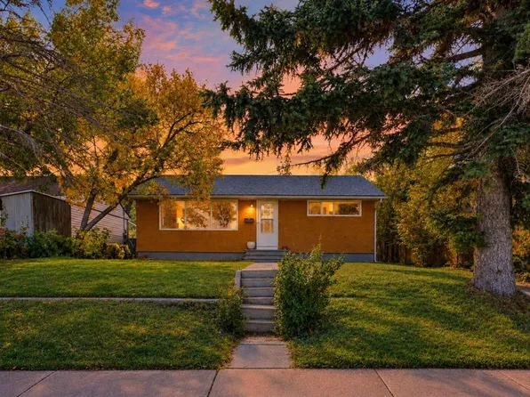 411 N 33rd Ave NE, Calgary, AB T2E 2J2