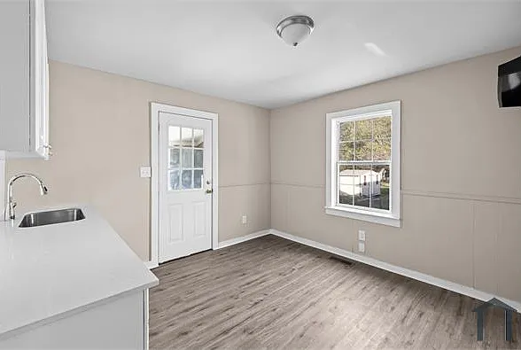 2423 Circle Dr — Photo 4
