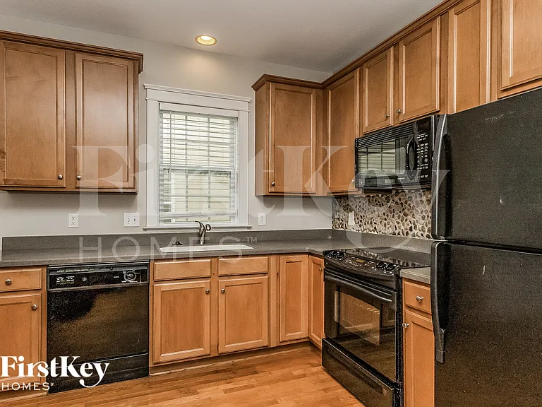 205 Barberry St — Photo 7
