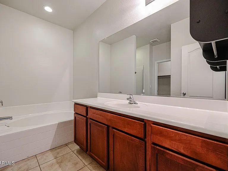 7009 S 78th Dr — Photo 22