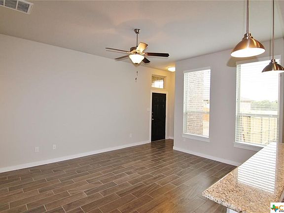 3rd image of 569 Creekside Frst