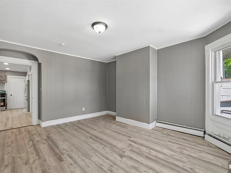 7 Belle Ave #2 — Photo 2