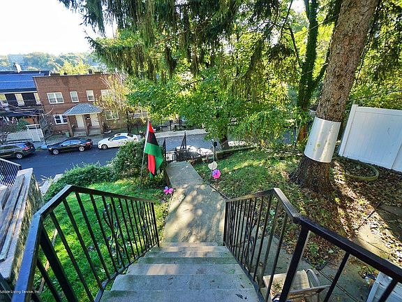 5th image of 154 York Ave
