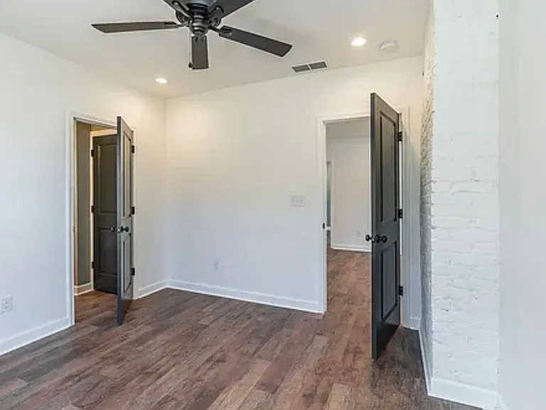 732 Bellaire Ave — Photo 14