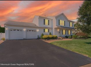 1 Iris Ct, Howell, NJ 07731