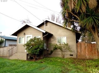 379 6th Ave, Coos Bay, OR 97420
