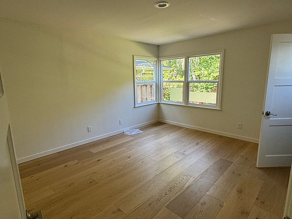 4th image of 1816 Davis Dr