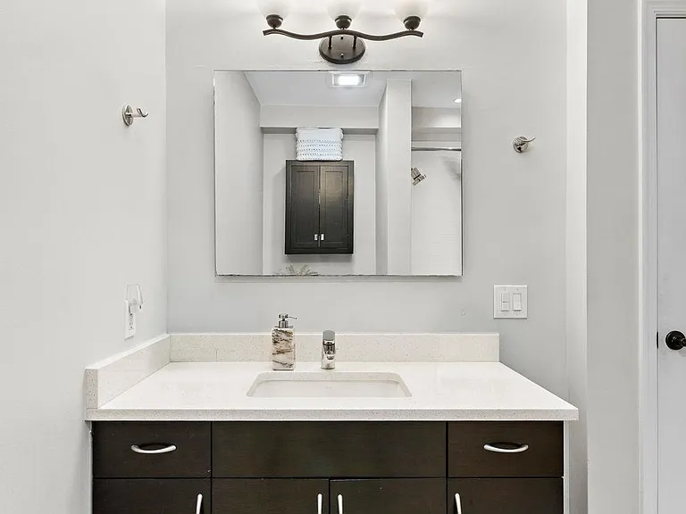 501 9th St #404 — Photo 9