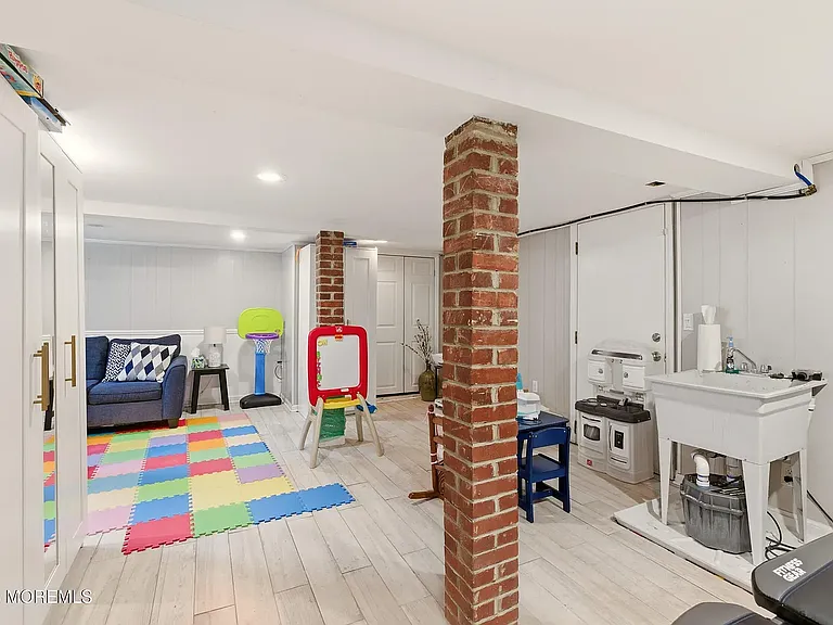 19 Bertan Ave — Photo 5