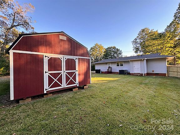 5th image of 1700 Northwoods Dr