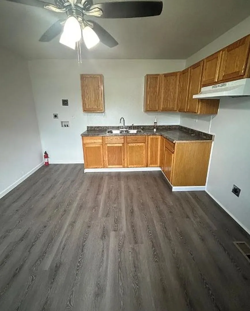 For Lease — Photo 2