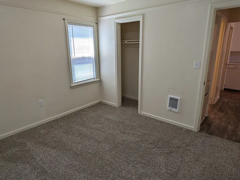 1066 Howard St SE — Photo 12