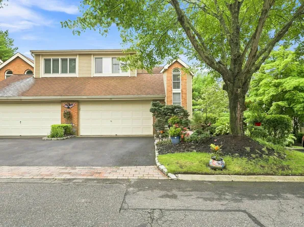 23 Willow Ridge Drive, Smithtown, NY 11787