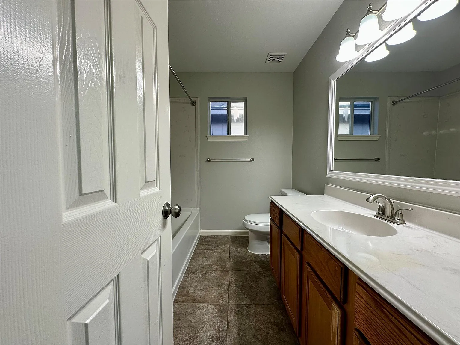 4 bed, 2.5 bath, 1700 sqft, $1,645 — Photo 4