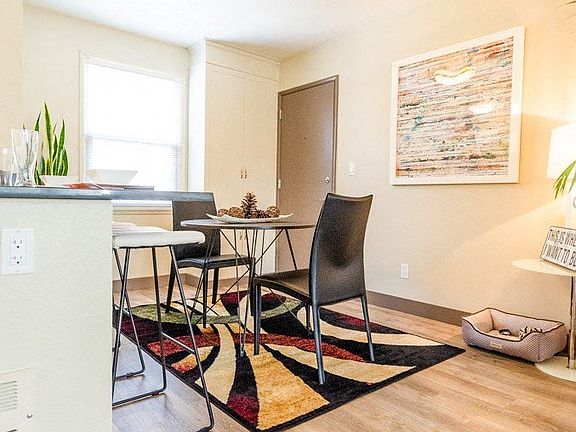 Seattle Apartments - Cadence Apartments - Dining Room