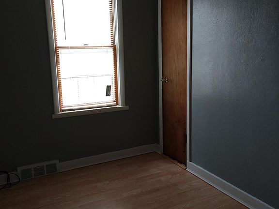 5th image of 915 Fairbanks St
