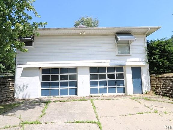 3rd image of 1404 S Graham Rd