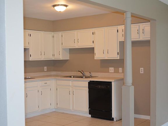 3rd image of 324 Sugarpine Dr