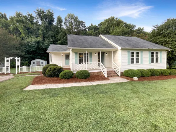 104 Meadow Ln, Zebulon, NC 27597